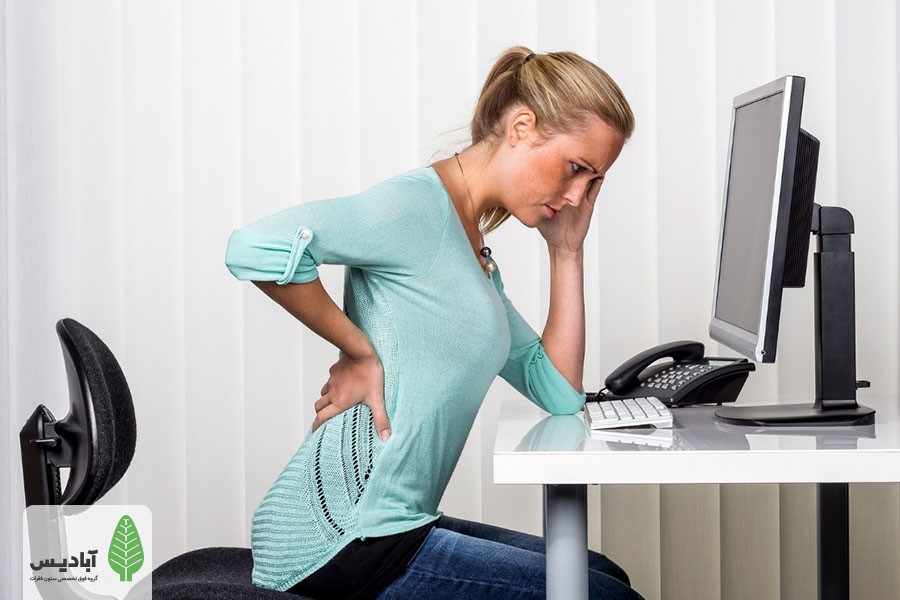 یکی از نشانه‌های کمردرد عصبی، درد به پاها یا سایر نواحی بدن منتشر می‌شود.